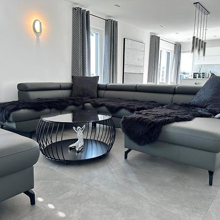 Ferienwohnung Black White Raubling Buitenkant foto