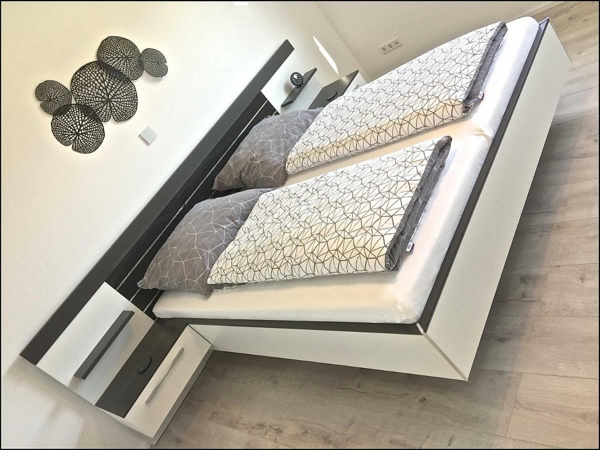 Ferienwohnung Black White Raubling Buitenkant foto